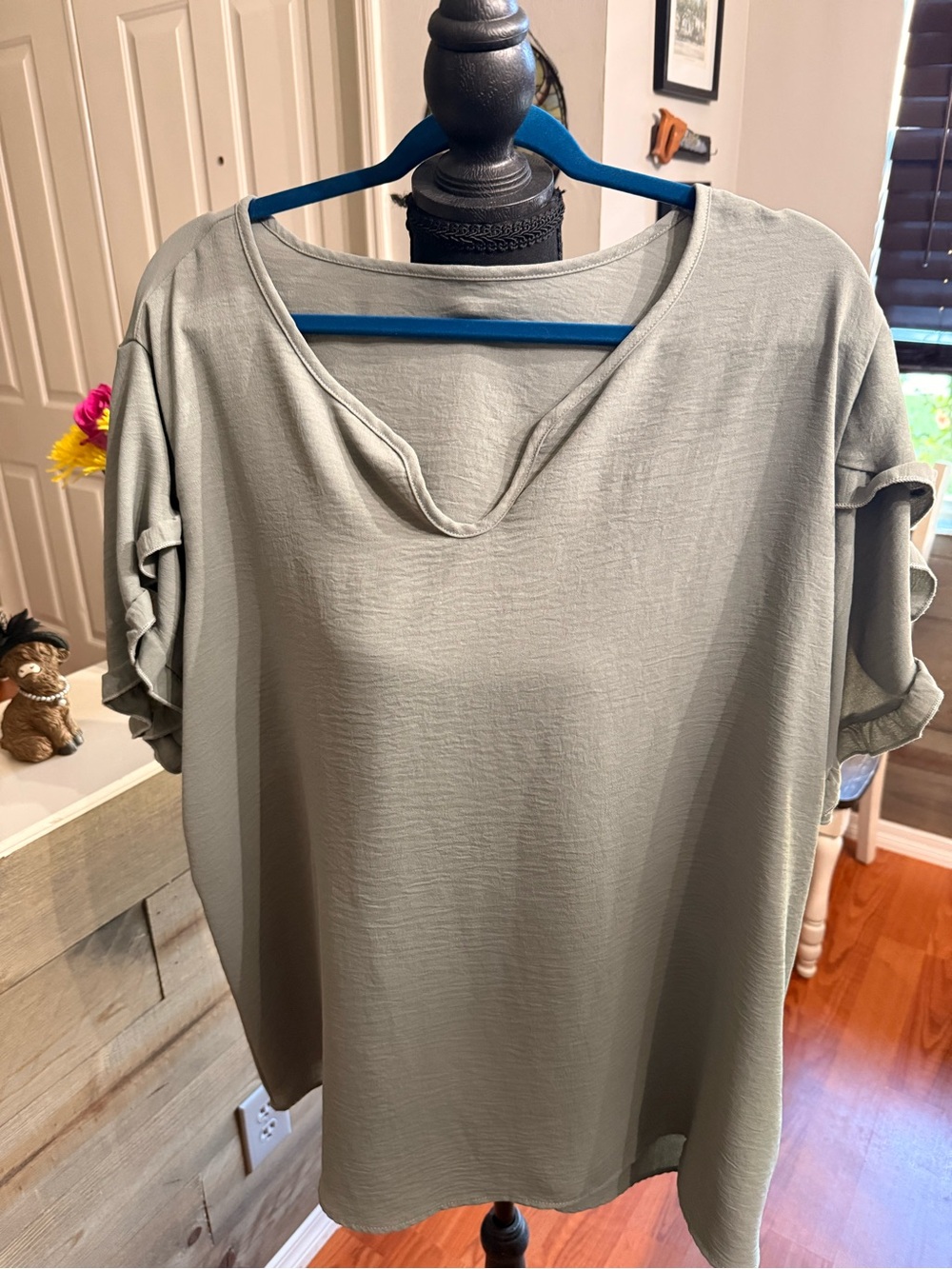 Relaxed Short-Sleeve Women’s Top in Sage Green